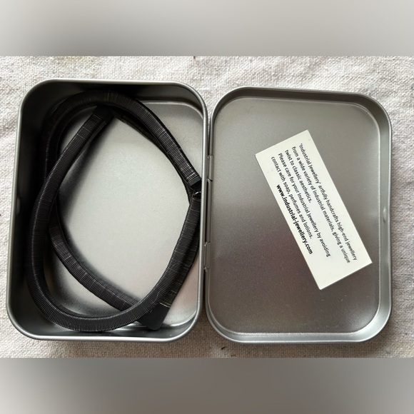 Industrial sculptural “Adele” necklace stretchy like new - Picture 3 of 10